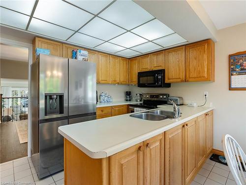 2079 Hunters Wood Drive, Burlington, ON - Indoor Photo Showing Kitchen With Double Sink