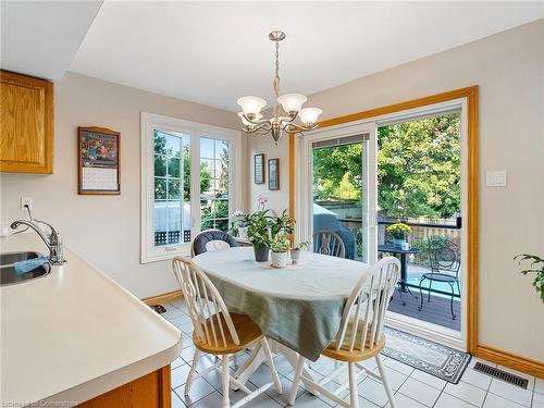 2079 Hunters Wood Drive, Burlington, ON - Indoor Photo Showing Dining Room