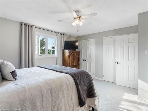 2079 Hunters Wood Drive, Burlington, ON - Indoor Photo Showing Bedroom