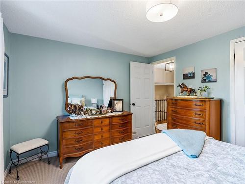 2079 Hunters Wood Drive, Burlington, ON - Indoor Photo Showing Bedroom