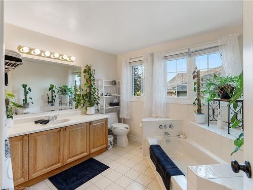 2079 Hunters Wood Drive, Burlington, ON - Indoor Photo Showing Bathroom