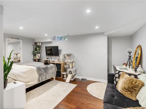 2079 Hunters Wood Drive, Burlington, ON - Indoor Photo Showing Bedroom