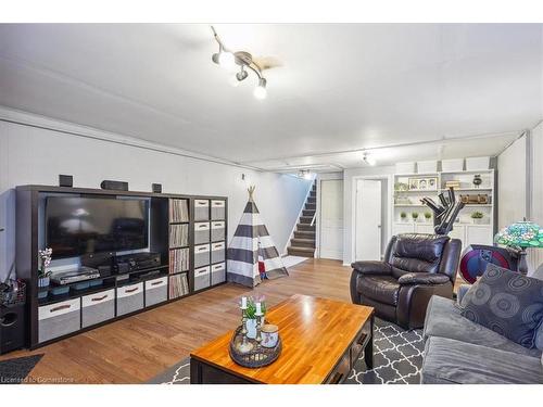 2101-B Meadowbrook Road, Burlington, ON - Indoor Photo Showing Living Room