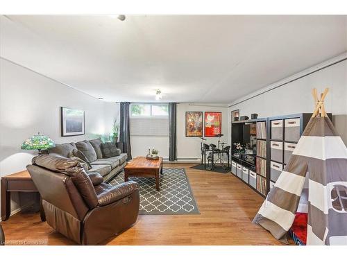 2101-B Meadowbrook Road, Burlington, ON - Indoor Photo Showing Living Room