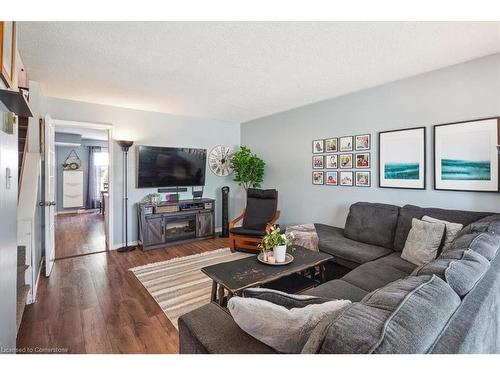 2101-B Meadowbrook Road, Burlington, ON - Indoor Photo Showing Living Room