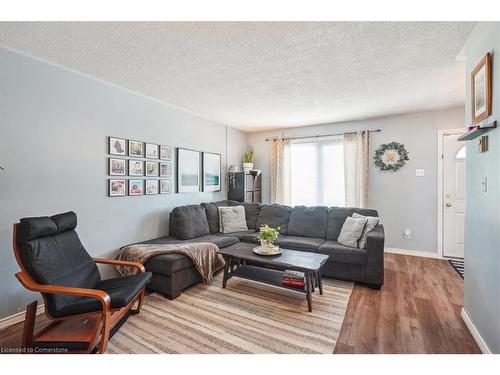 2101-B Meadowbrook Road, Burlington, ON - Indoor Photo Showing Living Room