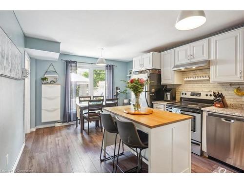 2101-B Meadowbrook Road, Burlington, ON - Indoor Photo Showing Kitchen