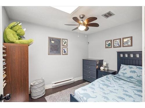 B-2101 Meadowbrook Road, Burlington, ON - Indoor Photo Showing Bedroom