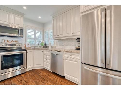 27 Hoover Crescent, Hamilton, ON - Indoor Photo Showing Kitchen