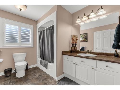 8301 Mullen Court, Niagara Falls, ON - Indoor Photo Showing Bathroom