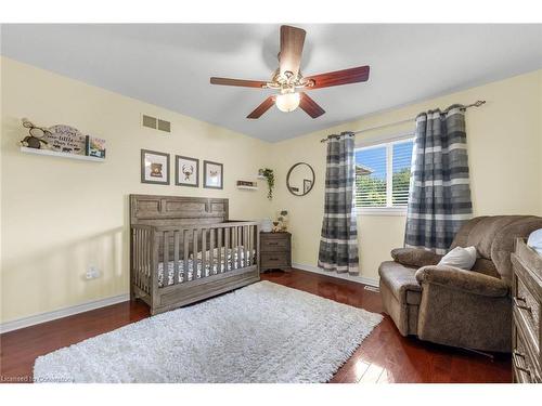 8301 Mullen Court, Niagara Falls, ON - Indoor Photo Showing Bedroom