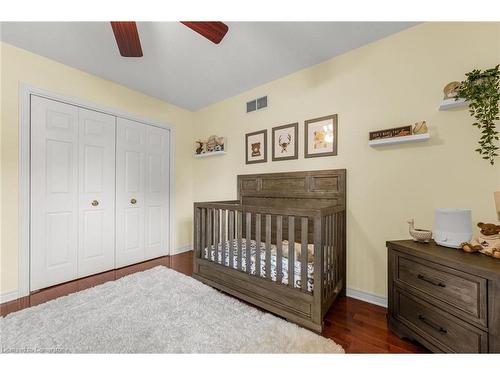 8301 Mullen Court, Niagara Falls, ON - Indoor Photo Showing Bedroom