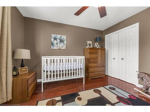 8301 Mullen Court, Niagara Falls, ON - Indoor Photo Showing Bedroom