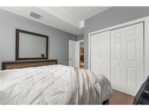 8301 Mullen Court, Niagara Falls, ON - Indoor Photo Showing Bedroom