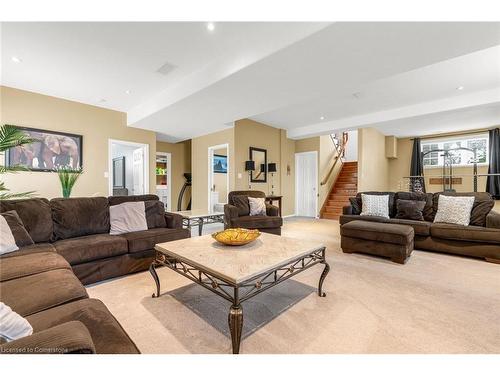 8301 Mullen Court, Niagara Falls, ON - Indoor Photo Showing Living Room