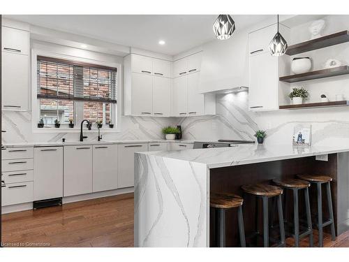 3223 Lakeshore Road, Burlington, ON - Indoor Photo Showing Kitchen With Upgraded Kitchen