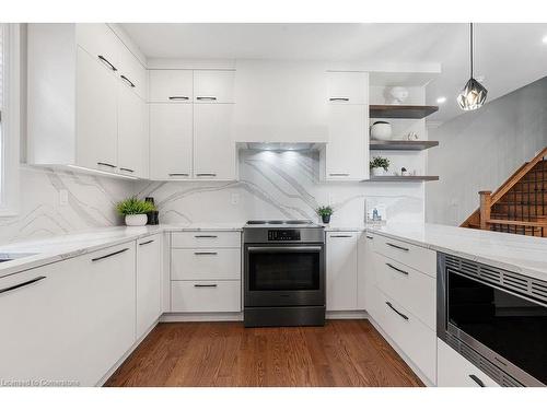 3223 Lakeshore Road, Burlington, ON - Indoor Photo Showing Kitchen With Upgraded Kitchen