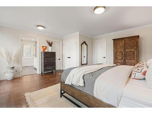 3223 Lakeshore Road, Burlington, ON - Indoor Photo Showing Bedroom