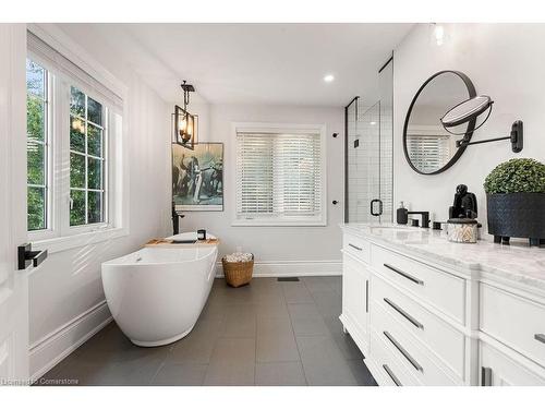 3223 Lakeshore Road, Burlington, ON - Indoor Photo Showing Bathroom