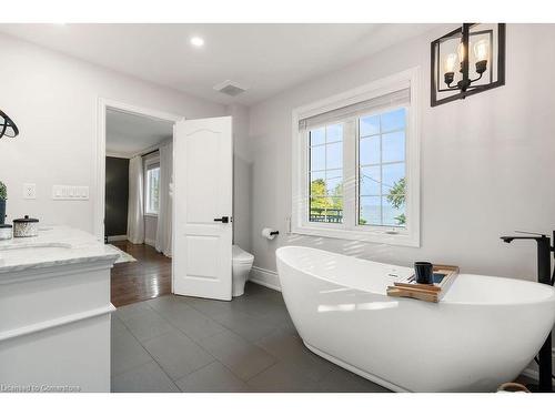 3223 Lakeshore Road, Burlington, ON - Indoor Photo Showing Bathroom