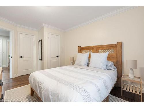 3223 Lakeshore Road, Burlington, ON - Indoor Photo Showing Bedroom