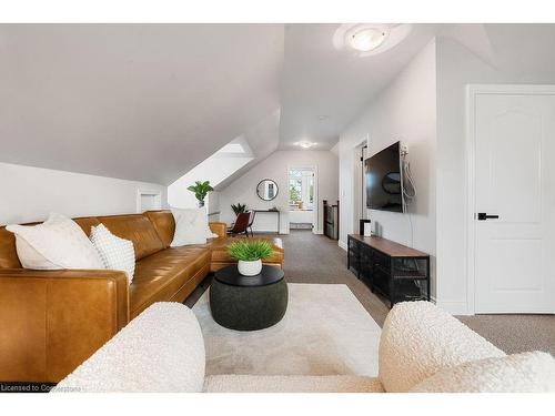 3223 Lakeshore Road, Burlington, ON - Indoor Photo Showing Living Room