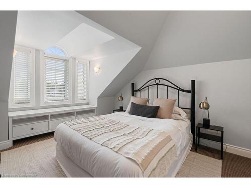 3223 Lakeshore Road, Burlington, ON - Indoor Photo Showing Bedroom