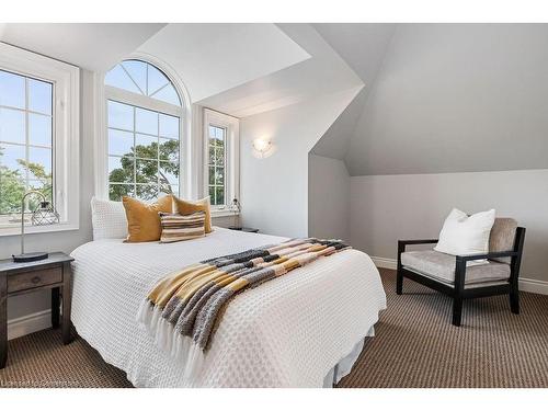 3223 Lakeshore Road, Burlington, ON - Indoor Photo Showing Bedroom