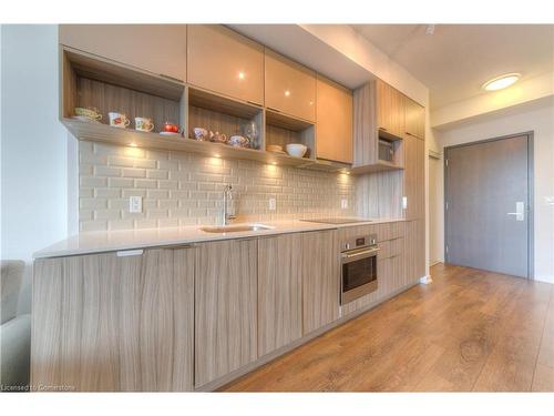 401-52 Forest Manor Road, North York, ON - Indoor Photo Showing Kitchen