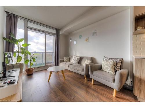 401-52 Forest Manor Road, North York, ON - Indoor Photo Showing Living Room