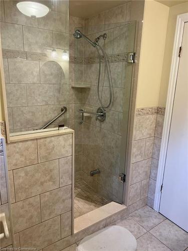 Lower-15 Penlake Court, Hamilton, ON - Indoor Photo Showing Bathroom