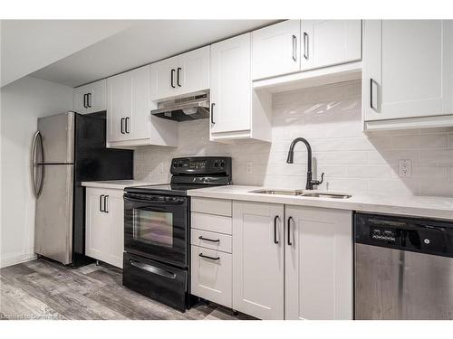 27 Grove Street, Hamilton, ON - Indoor Photo Showing Kitchen