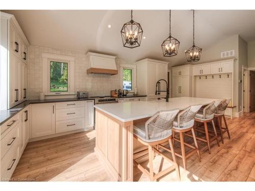 1095 Governors Road, Dundas, ON - Indoor Photo Showing Kitchen With Upgraded Kitchen