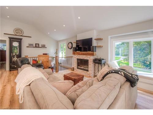 1095 Governors Road, Dundas, ON - Indoor Photo Showing Living Room With Fireplace