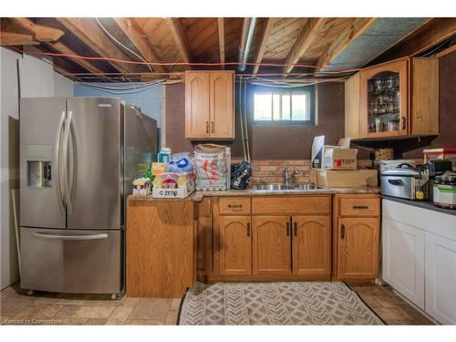 1095 Governors Road, Dundas, ON - Indoor Photo Showing Kitchen With Double Sink