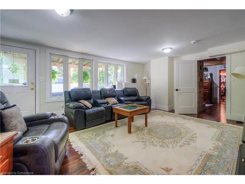 1095 Governors Road, Dundas, ON - Indoor Photo Showing Living Room