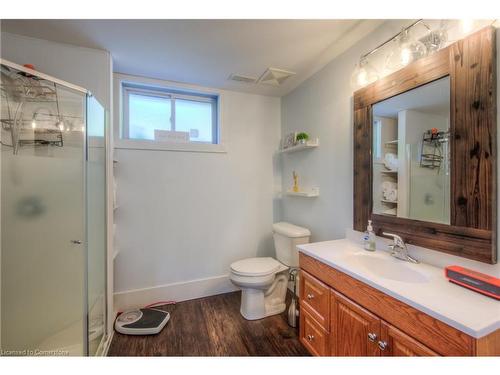 1095 Governors Road, Dundas, ON - Indoor Photo Showing Bathroom