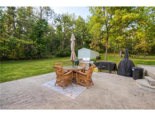 1095 Governors Road, Dundas, ON - Outdoor With Backyard