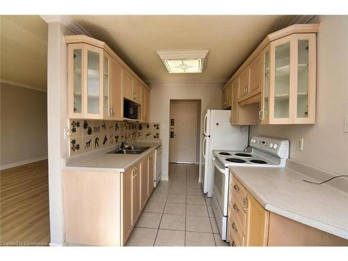 401-2411 New Street, Burlington, ON - Indoor Photo Showing Kitchen With Double Sink