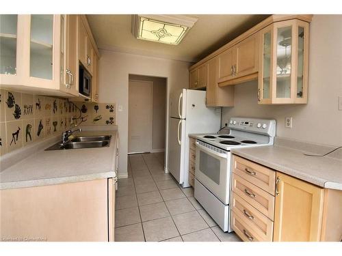 401-2411 New Street, Burlington, ON - Indoor Photo Showing Kitchen With Double Sink