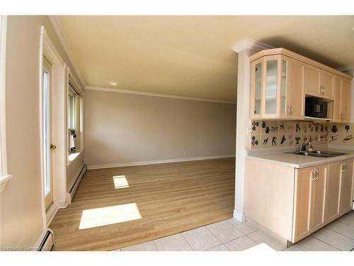 401-2411 New Street, Burlington, ON - Indoor Photo Showing Kitchen