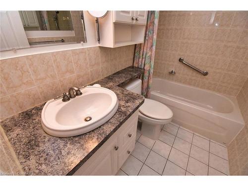 401-2411 New Street, Burlington, ON - Indoor Photo Showing Bathroom