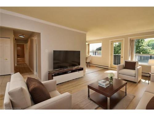 401-2411 New Street, Burlington, ON - Indoor Photo Showing Living Room