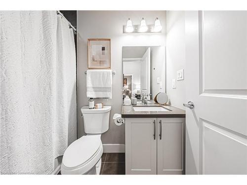 802-90 Charlton Avenue W, Hamilton, ON - Indoor Photo Showing Bathroom