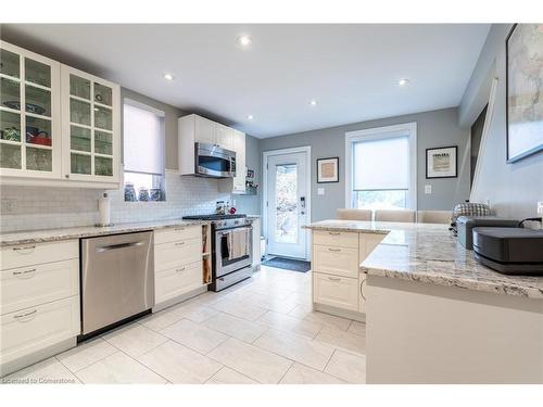 141 Markland Street, Hamilton, ON - Indoor Photo Showing Bathroom