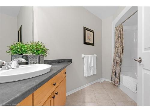 16 Hunters Court, Fonthill, ON - Indoor Photo Showing Bathroom