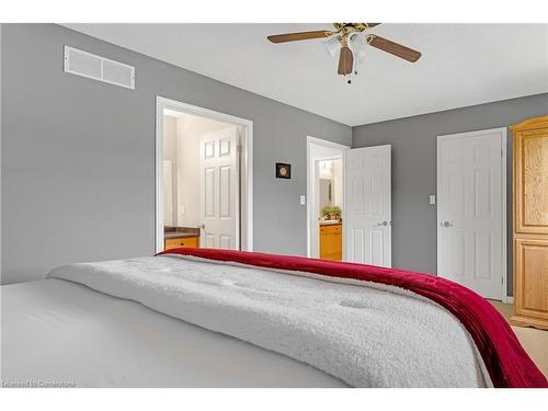 16 Hunters Court, Fonthill, ON - Indoor Photo Showing Bedroom