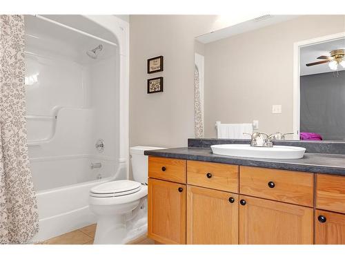 16 Hunters Court, Fonthill, ON - Indoor Photo Showing Bathroom