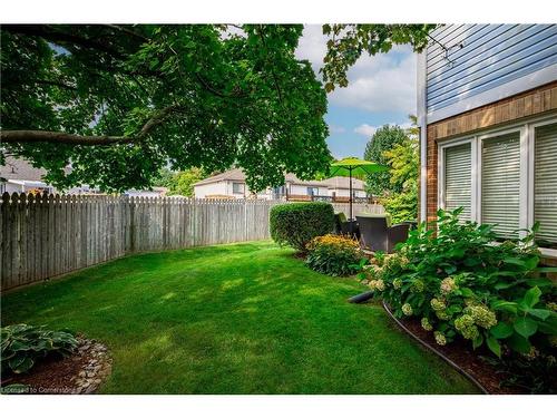 16 Hunters Court, Fonthill, ON - Outdoor With Backyard