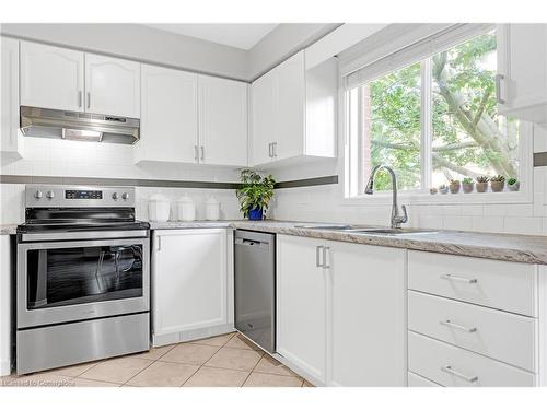 16 Hunters Court, Fonthill, ON - Indoor Photo Showing Kitchen